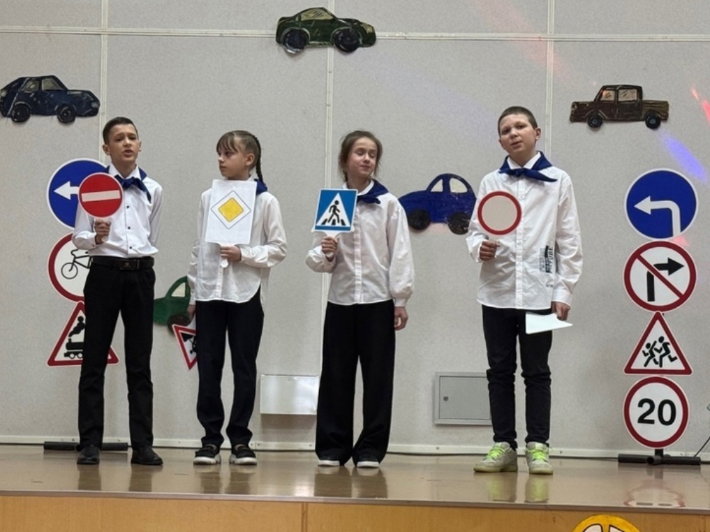 Команда североморской школы №2 стала победителем творческого конкурса регионального этапа всероссийского конкурса юных инспекторов движения «Безопасное колесо»..